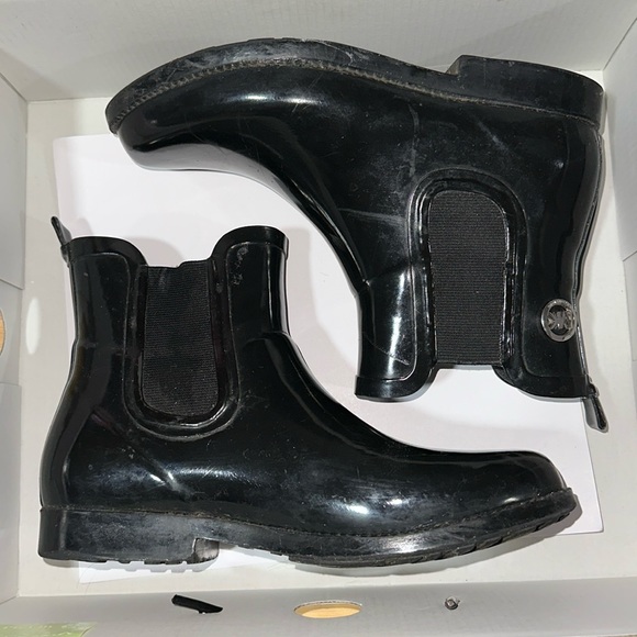 🔥🔥🔥Michael Kors Black Short Rubber Rainboots - Picture 2 of 8